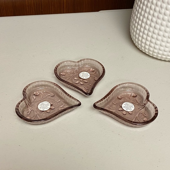 Home interiors Tiara Plum Purple Glass dipping tray Hearts shaped - Picture 1 of 8